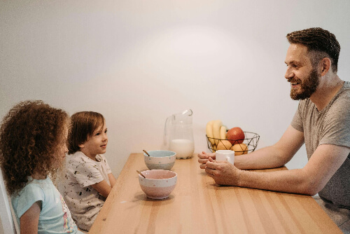 Dad communicating with kids. 