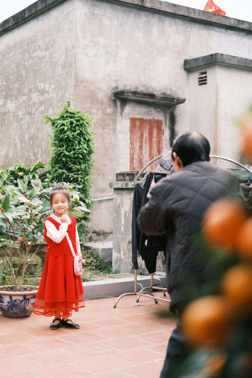 Dad photographing daughter. 