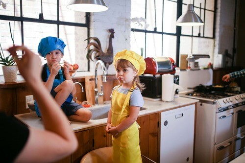 Kids wearing aprons.