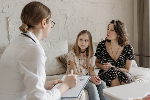 Mom with daughter in therapy