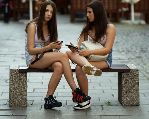 Teens spend 8+ hours a day on screens! Learn how it affects them, how to set limits without fights, and the best apps for managing screen time for teens.