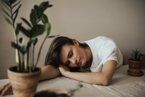 Feeling drained, overwhelmed, or just done? Learn the signs of parental burnout and proven solutions to reclaim your energy, joy, and balance—without guilt.