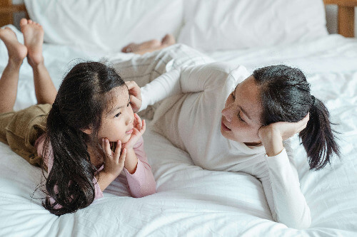 Mom communicationg with daughter.