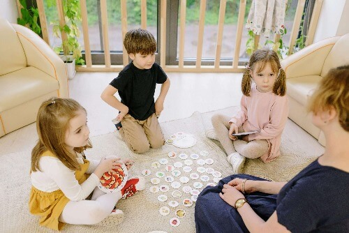 Preschoolers listening to teacher.
