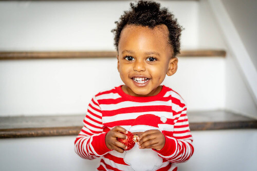 Toddler sitting on stairs.